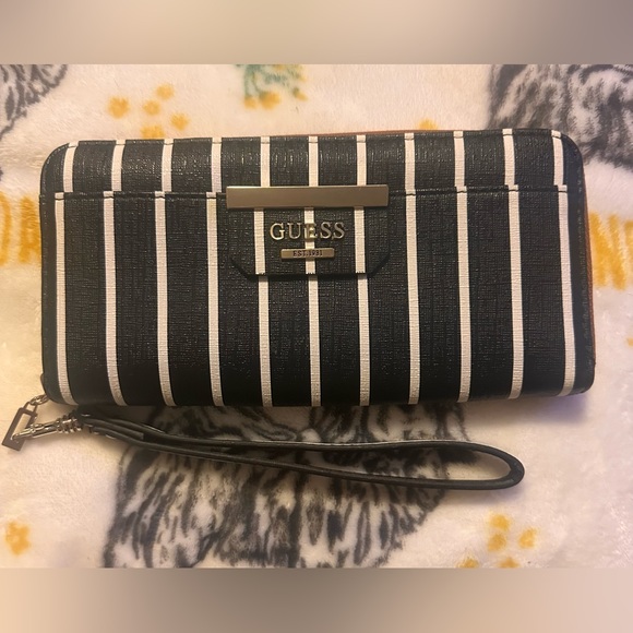 Guess Wristlet - Picture 2 of 7